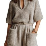 Isa - Casual Ανοιχτό Καφέ Oversize Ολόσωμο Σορτς με Όρθιο Γιακά, Λαιμόκοψη V, Κοντό Μανίκι, Ζώνη, Εξωτερικές Τσέπες και Χνουδωτή Πλέξη