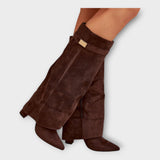 Botas de cano alto com design elegante