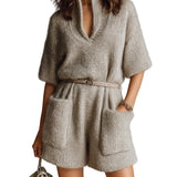 Isa - Casual Ανοιχτό Καφέ Oversize Ολόσωμο Σορτς με Όρθιο Γιακά, Λαιμόκοψη V, Κοντό Μανίκι, Ζώνη, Εξωτερικές Τσέπες και Χνουδωτή Πλέξη
