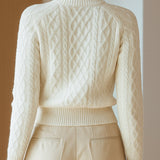 Cardigan de malha torcida (cable-knit) branco com fecho de correr