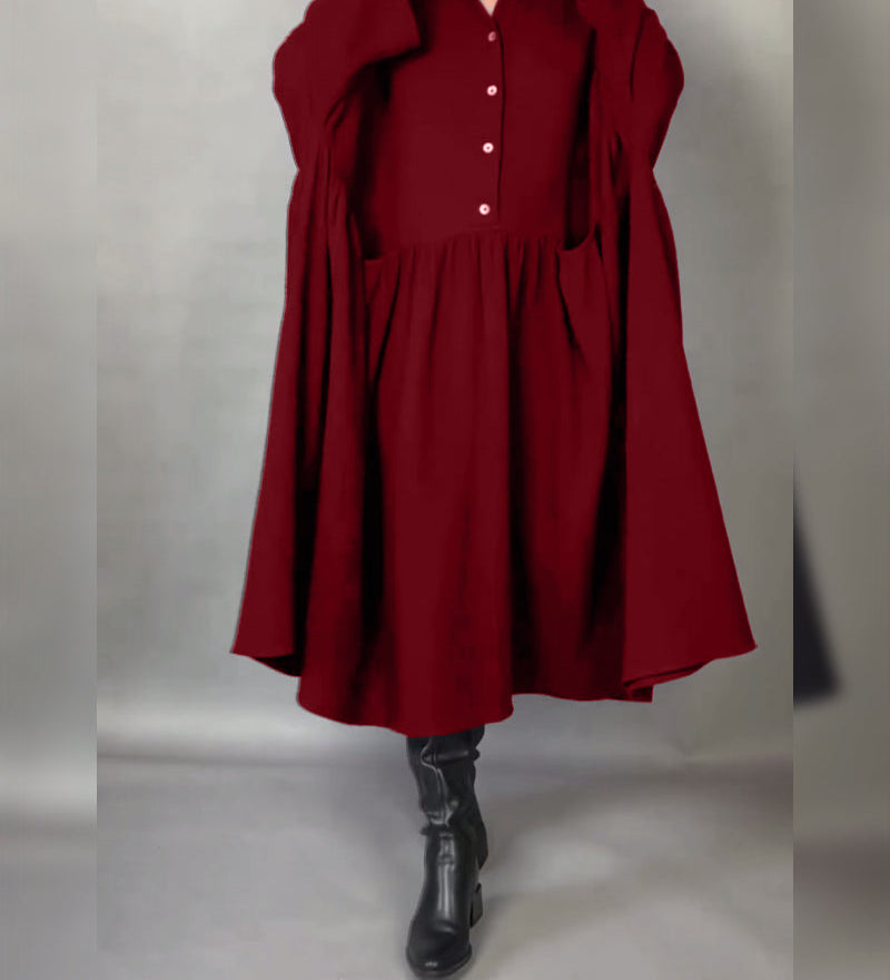 Vestido de tamanho grande em linha A com gola e botões