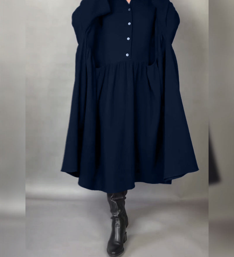 Vestido de tamanho grande em linha A com gola e botões
