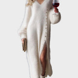 Venice | Confortável, Elegante Vestido Midi de Malha com Decote em V, Botões Metálicos, Imitação de Pelo de Coelho Branco e Abertura Lateral