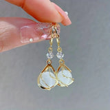 Brincos pendentes de ouro com opalas brancas antigas