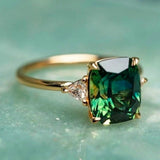 Anel de ouro com zircônia verde