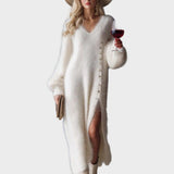 Venice | Confortável, Elegante Vestido Midi de Malha com Decote em V, Botões Metálicos, Imitação de Pelo de Coelho Branco e Abertura Lateral