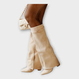 Botas de cano alto com design elegante