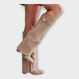 Botas de cano alto com design elegante