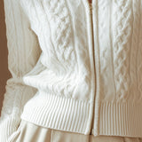 Cardigan de malha torcida (cable-knit) branco com fecho de correr