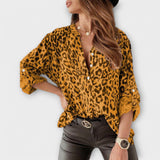 T-shirt fashion com padrão de leopardo