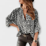 T-shirt fashion com padrão de leopardo