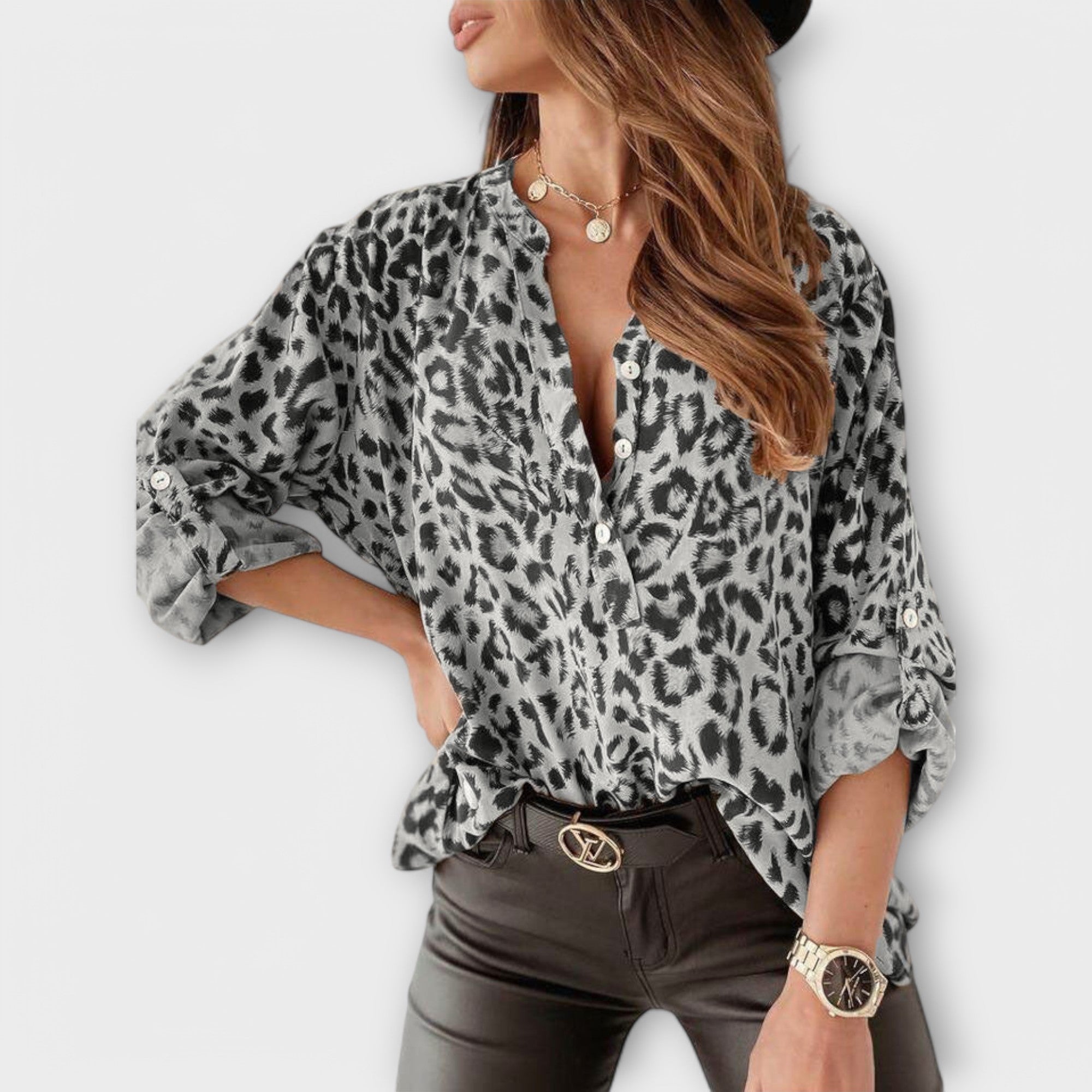 T-shirt fashion com padrão de leopardo