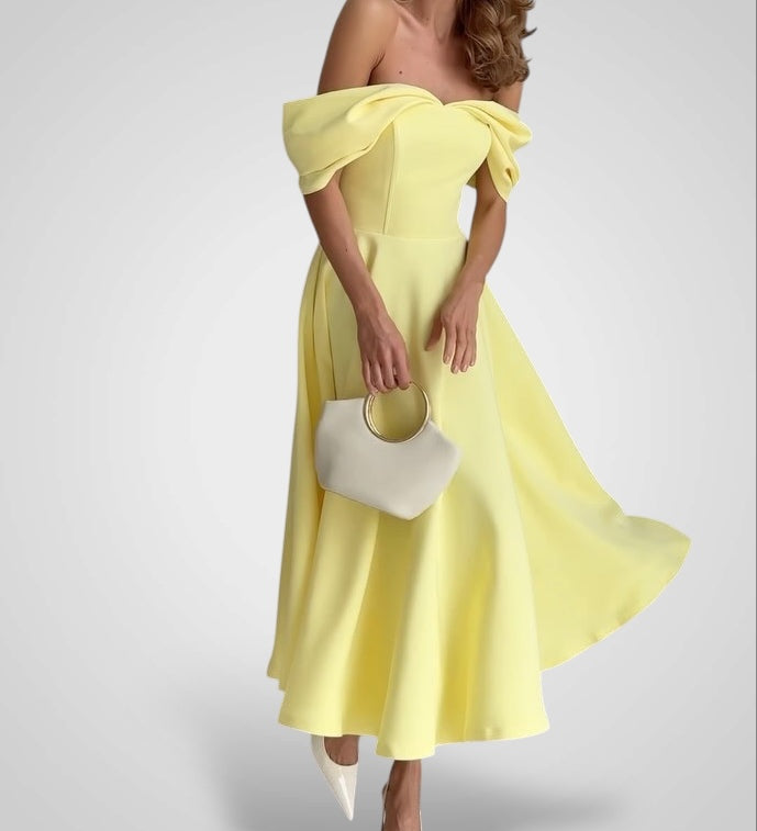 Elegant Off-Shoulder Maxi Dress with Pleated Design