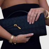 Melanie Clutch με Χρυσή Λεπτομέρεια Κόμπου
