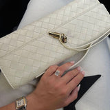 Melanie Clutch με Χρυσή Λεπτομέρεια Κόμπου