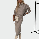 Conjunto de Vestido e Camisola de Gola Alta