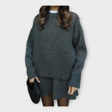Conjunto de Camisola e Saia de Malha com Corte Moderno