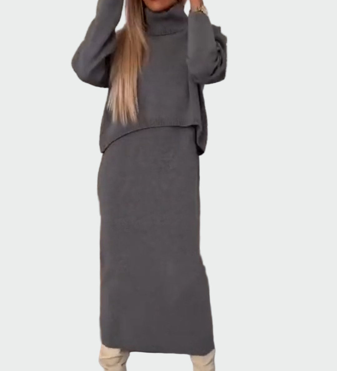 Conjunto de Vestido e Camisola de Gola Alta
