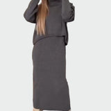 Conjunto de Vestido e Camisola de Gola Alta