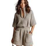 Isa - Casual Ανοιχτό Καφέ Oversize Ολόσωμο Σορτς με Όρθιο Γιακά, Λαιμόκοψη V, Κοντό Μανίκι, Ζώνη, Εξωτερικές Τσέπες και Χνουδωτή Πλέξη