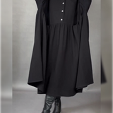 Vestido de tamanho grande em linha A com gola e botões