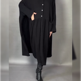 Vestido de tamanho grande em linha A com gola e botões