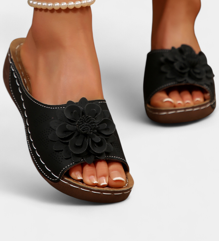 Rich orthopedic sandals with 3D flower and cushioning