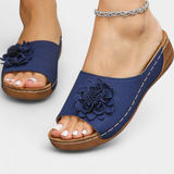 Rich orthopedic sandals with 3D flower and cushioning