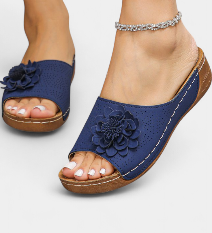 Rich orthopedic sandals with 3D flower and cushioning