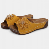 Rich orthopedic sandals with 3D flower and cushioning