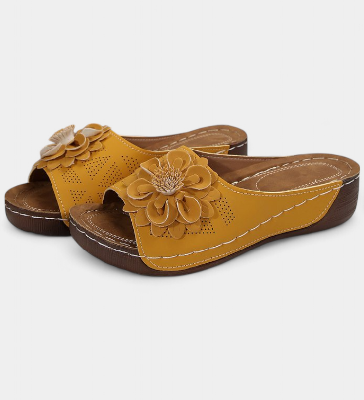 Rich orthopedic sandals with 3D flower and cushioning