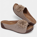 Rich orthopedic sandals with 3D flower and cushioning