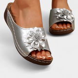 Rich orthopedic sandals with 3D flower and cushioning