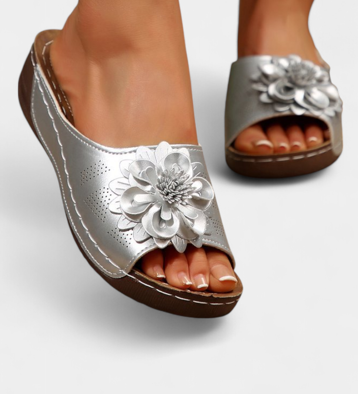 Rich orthopedic sandals with 3D flower and cushioning