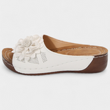 Rich orthopedic sandals with 3D flower and cushioning