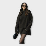 Conjunto de Camisola e Saia de Malha com Corte Moderno