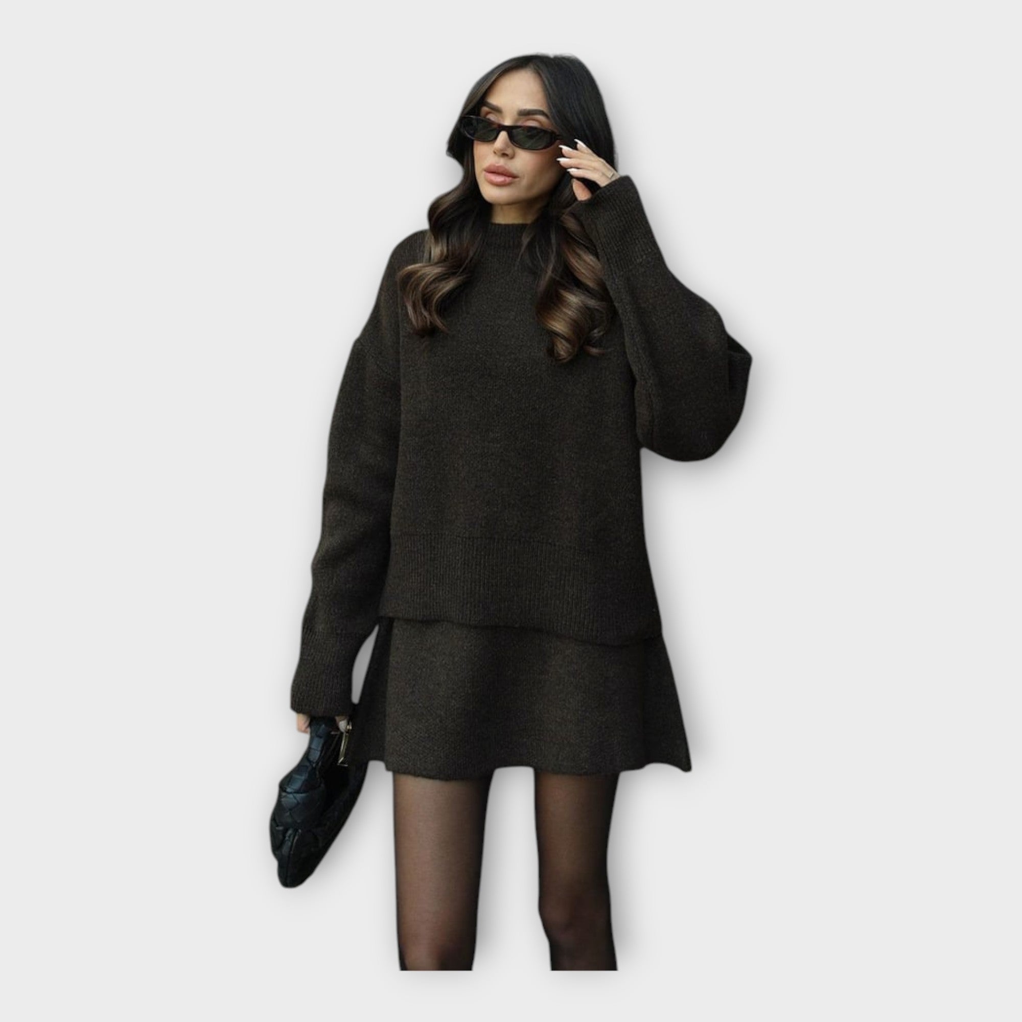 Conjunto de Camisola e Saia de Malha com Corte Moderno