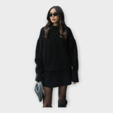 Conjunto de Camisola e Saia de Malha com Corte Moderno