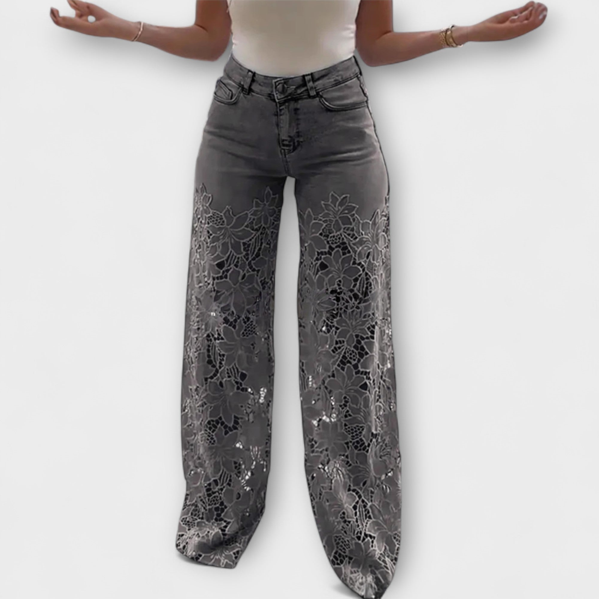 Jeans patchwork με δαντέλα στη μόδα